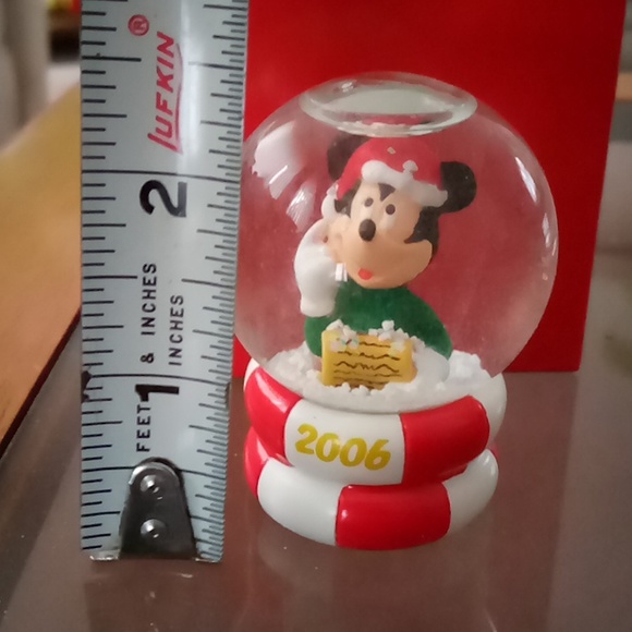 2006 Mickey Mouse snow globe - Picture 3 of 3